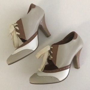 FRANCESCA’S Lace NWT Oxford Heel - Size 9